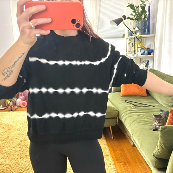 Electric Rose Cropped tie Dye Black & White Shirt / Pullover Sz M - Picture 2 of 11